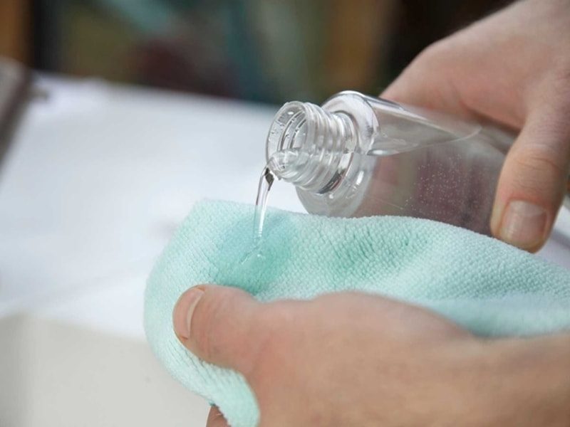 Cách tẩy vết dán băng dính hiệu quả