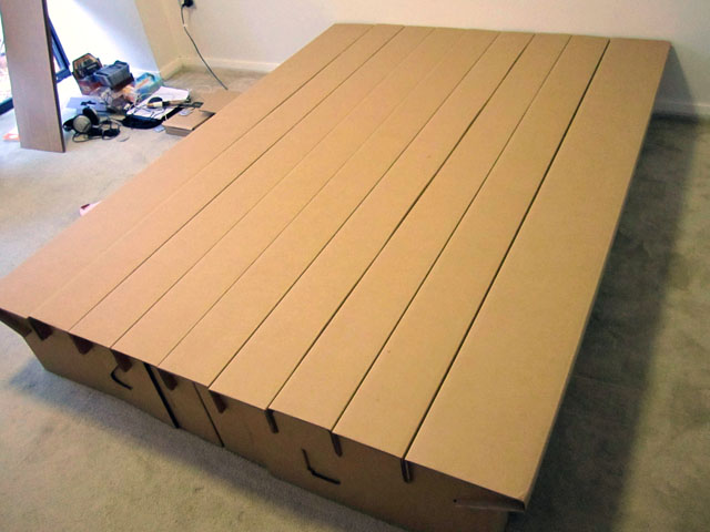 giường giấy carton, giường giấy bằng carton, giường giấy bằng bìa carton, giường giấy từ carton, cách làm giường từ bìa carton