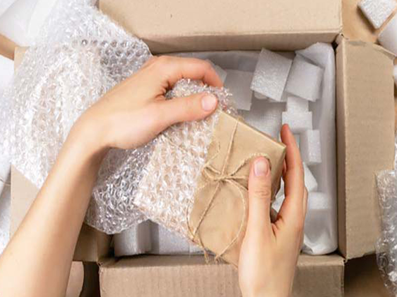 Bọc hàng bằng giấy bóng khí