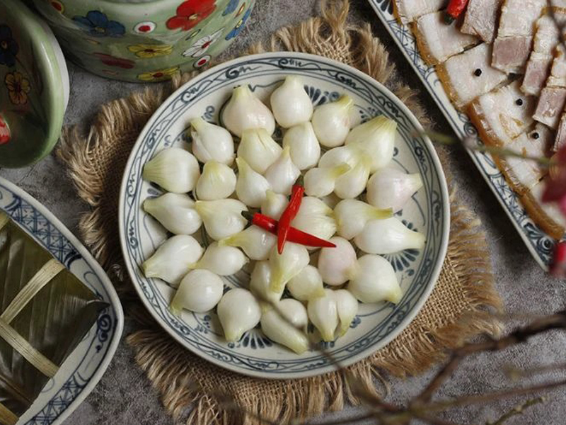 Top 12 các món ăn ngày Tết truyền thống nên chuẩn bị Tết này 13 Dưa hành trong mâm cơm Tết
