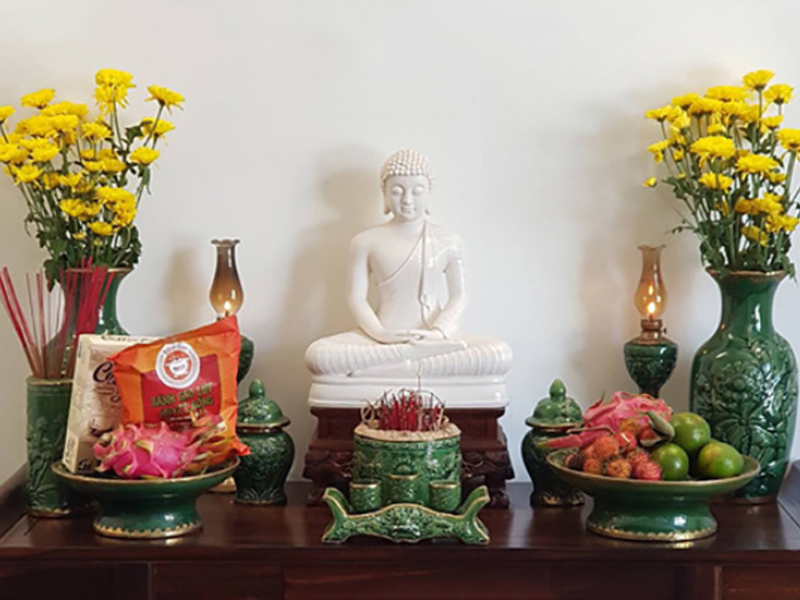 Top 8 loại hoa ngày Tết chưng bàn thờ đẹp, ý nghĩa 13 Hoa cúc Tết với ý nghĩa về sự trường tồn vĩnh cửu và thể hiện lòng hiếu thảo của con cháu
