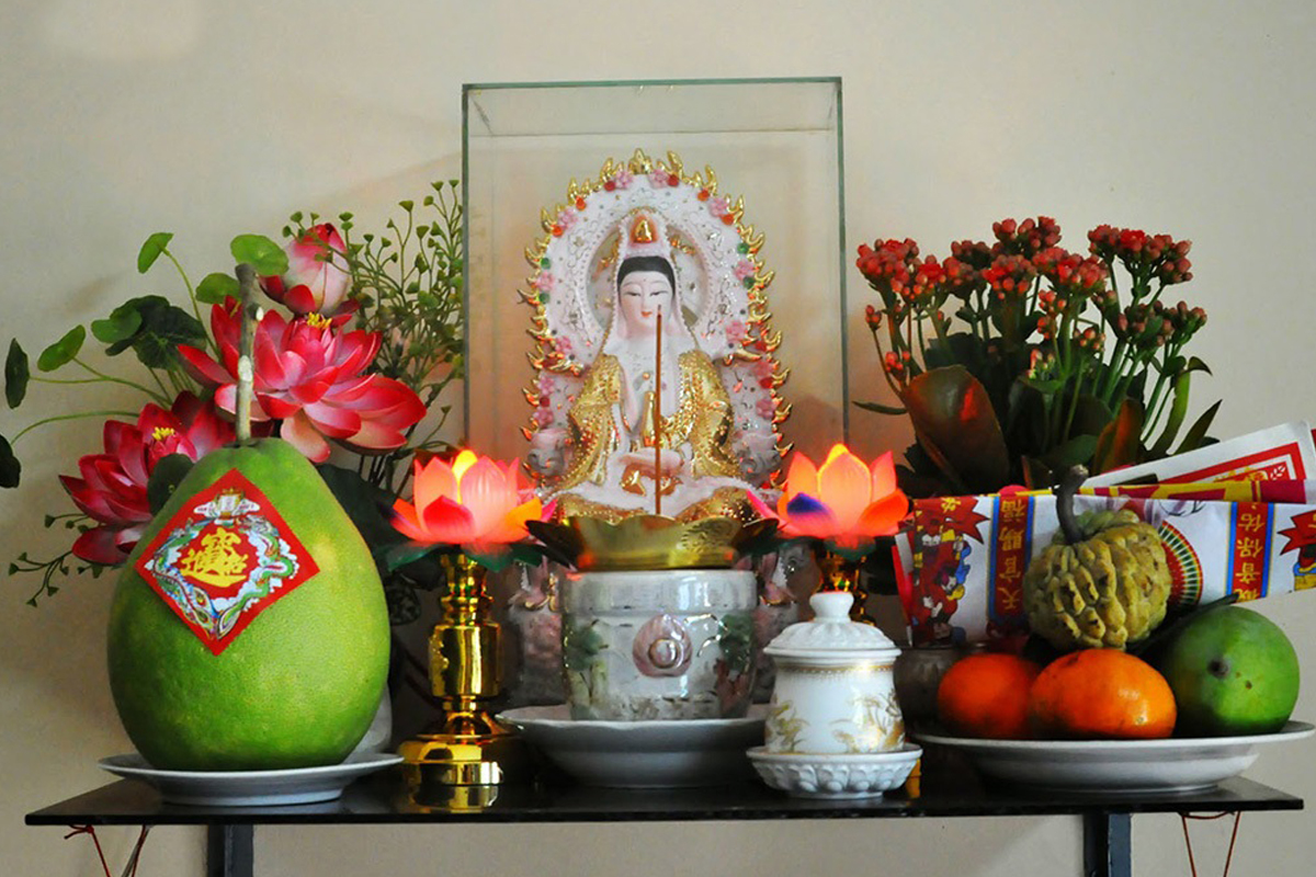 Top 8 loại hoa ngày Tết chưng bàn thờ đẹp