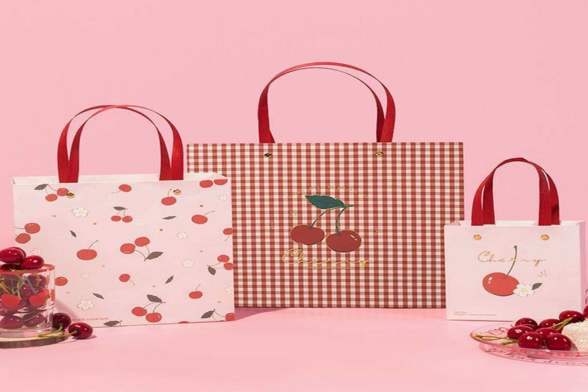 Tổng hợp chất liệu in túi giấy tặng quà phổ biến hiện nay