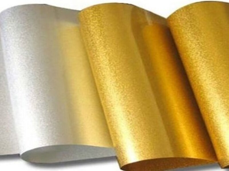 Cách chọn loại mực in offset phù hợp với chất liệu giấy: Bí quyết nâng tầm bản in 16 Nhóm 3: Giấy bề mặt đặc biệt/ Không thấm hút (Decal nhựa, giấy ghép màng Metalized, giấy mỹ thuật gân)