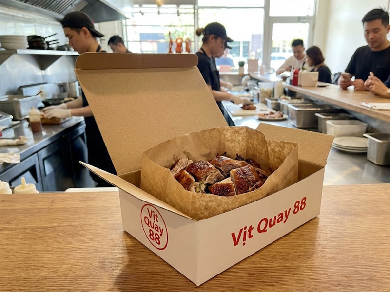 Xưởng nào sản xuất hộp giấy in offset đựng vịt quay uy tín? 15 Hộp giấy in offset đựng vịt quay đang rất được ưa chuộng